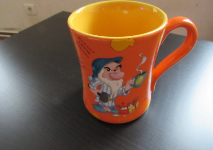 410472066-tres-grand-mug-grincheux.jpg.b938d14ea0f20526ba7cc2dd824c9723.jpg