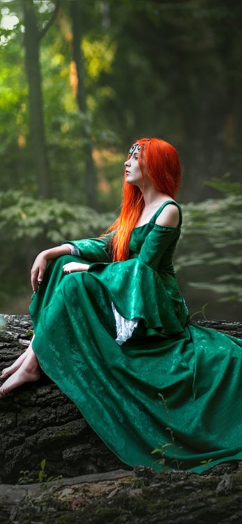 redhead-girl-forest-cosplay-x2-1125x2436.jpg